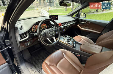 Внедорожник / Кроссовер Audi Q7 2016 в 