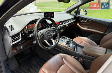Внедорожник / Кроссовер Audi Q7 2016 в 