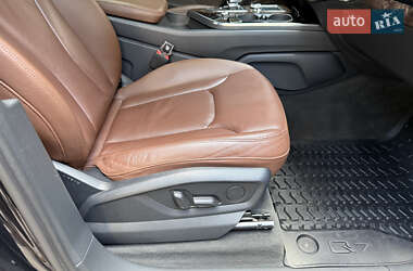 Внедорожник / Кроссовер Audi Q7 2016 в 