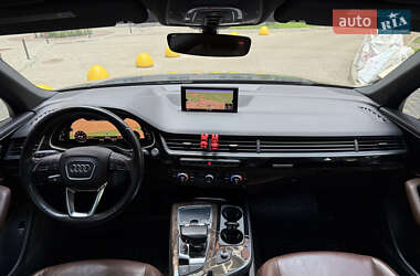 Внедорожник / Кроссовер Audi Q7 2016 в 