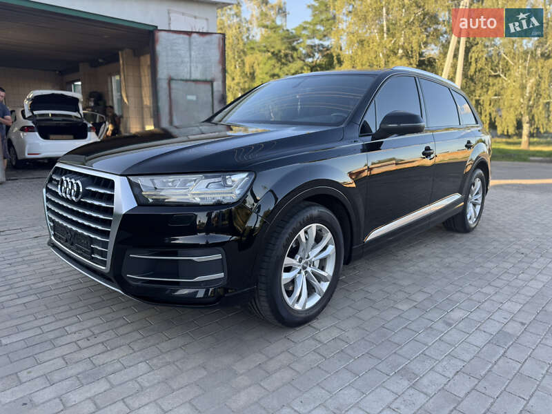 Внедорожник / Кроссовер Audi Q7 2017 в 