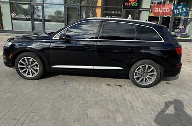 Внедорожник / Кроссовер Audi Q7 2017 в 