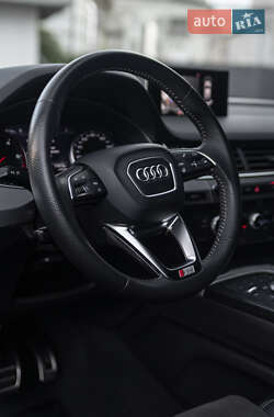 Внедорожник / Кроссовер Audi Q7 2017 в 