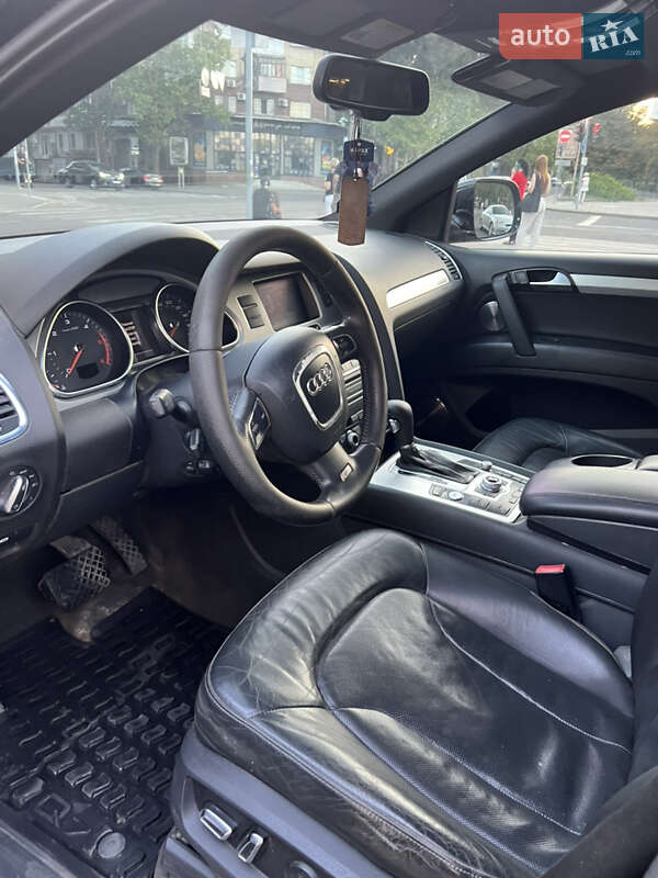Позашляховик / Кросовер Audi Q7 2011 в Миколаєві
