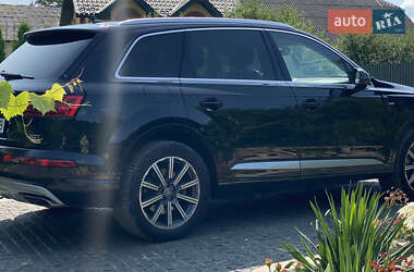 Внедорожник / Кроссовер Audi Q7 2015 в 