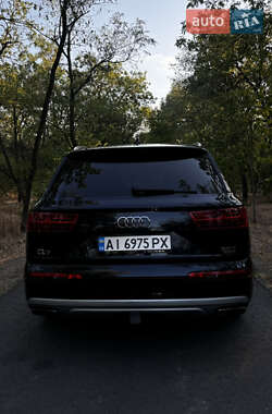 Внедорожник / Кроссовер Audi Q7 2017 в 