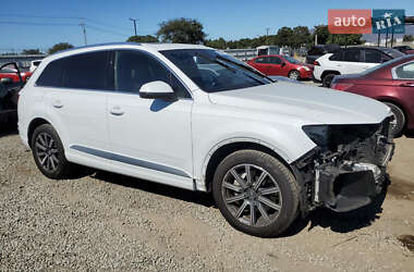 Позашляховик / Кросовер Audi Q7 2018 в 
