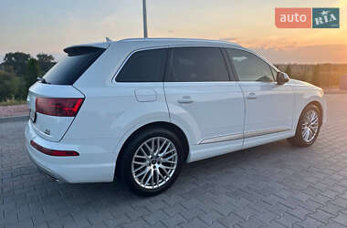 Внедорожник / Кроссовер Audi Q7 2016 в 