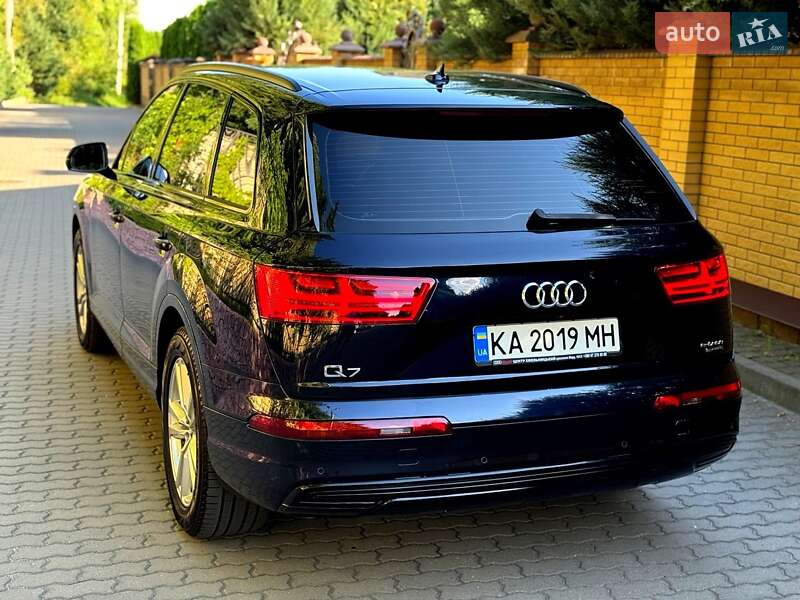 Внедорожник / Кроссовер Audi Q7 2016 в Хмельницком