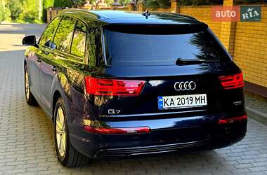 Внедорожник / Кроссовер Audi Q7 2016 в 