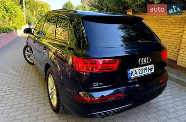 Внедорожник / Кроссовер Audi Q7 2016 в 