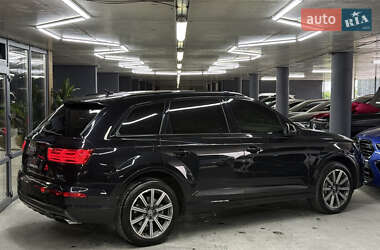 Позашляховик / Кросовер Audi Q7 2016 в 