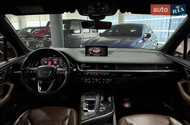 Позашляховик / Кросовер Audi Q7 2016 в 