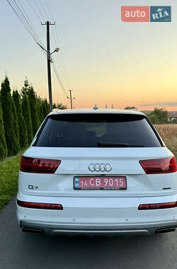 Внедорожник / Кроссовер Audi Q7 2017 в 