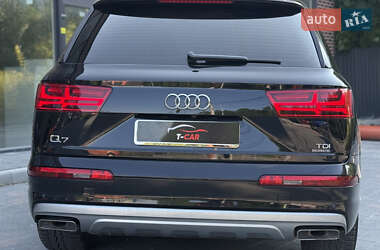 Внедорожник / Кроссовер Audi Q7 2015 в 