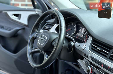 Внедорожник / Кроссовер Audi Q7 2015 в 