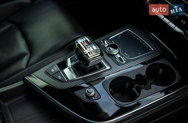 Внедорожник / Кроссовер Audi Q7 2016 в 