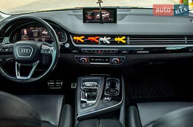 Внедорожник / Кроссовер Audi Q7 2016 в 