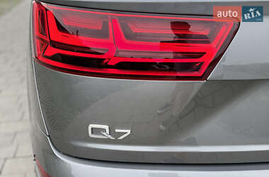 Внедорожник / Кроссовер Audi Q7 2015 в 