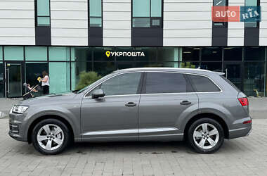 Внедорожник / Кроссовер Audi Q7 2015 в 