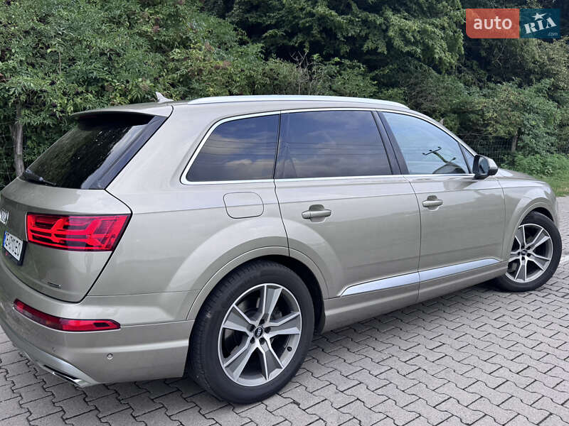 Внедорожник / Кроссовер Audi Q7 2017 в Черновцах