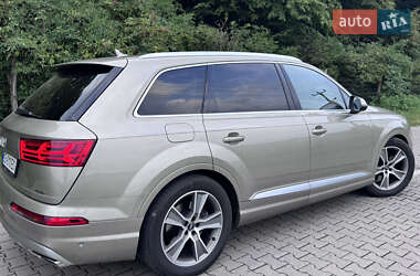 Внедорожник / Кроссовер Audi Q7 2017 в 