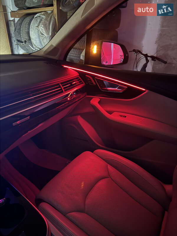 Внедорожник / Кроссовер Audi Q7 2017 в Черновцах