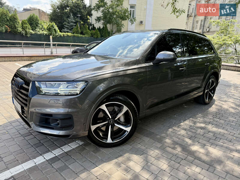 Внедорожник / Кроссовер Audi Q7 2018 в 