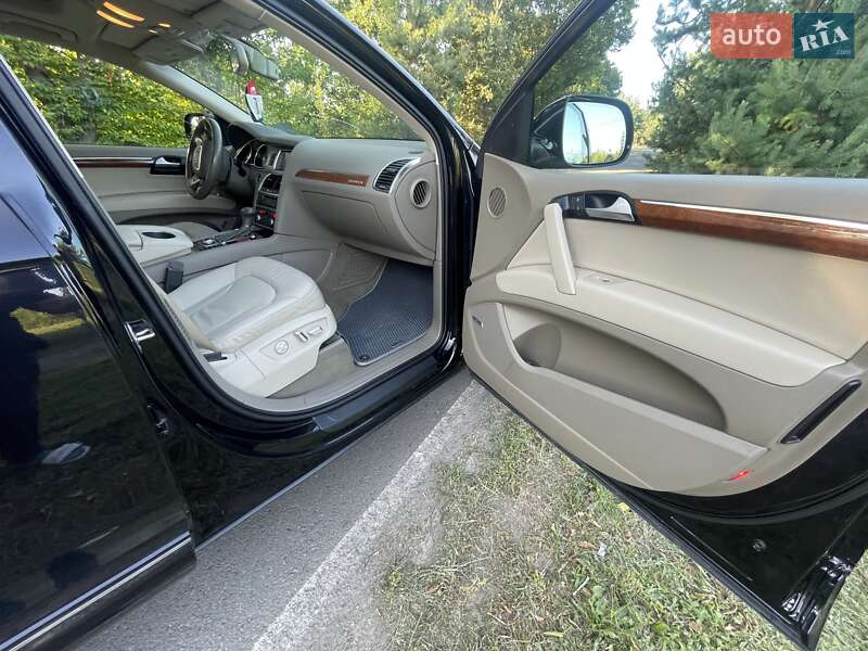 Внедорожник / Кроссовер Audi Q7 2013 в Ужгороде