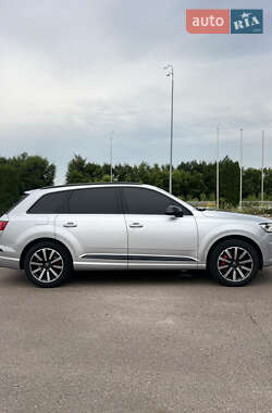 Внедорожник / Кроссовер Audi Q7 2017 в 