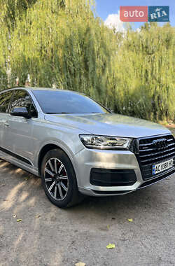 Внедорожник / Кроссовер Audi Q7 2017 в 