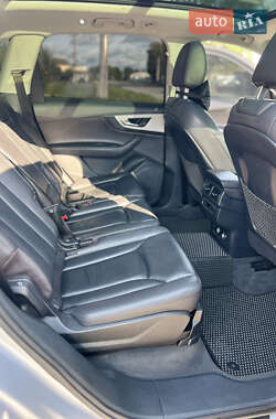 Внедорожник / Кроссовер Audi Q7 2017 в 