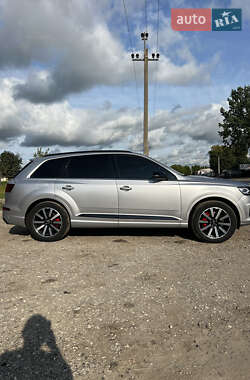 Внедорожник / Кроссовер Audi Q7 2017 в 
