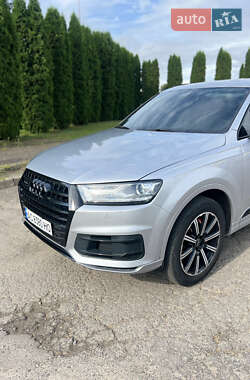 Внедорожник / Кроссовер Audi Q7 2017 в 