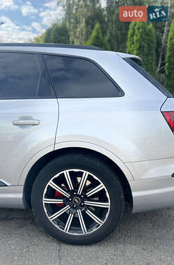 Внедорожник / Кроссовер Audi Q7 2017 в 