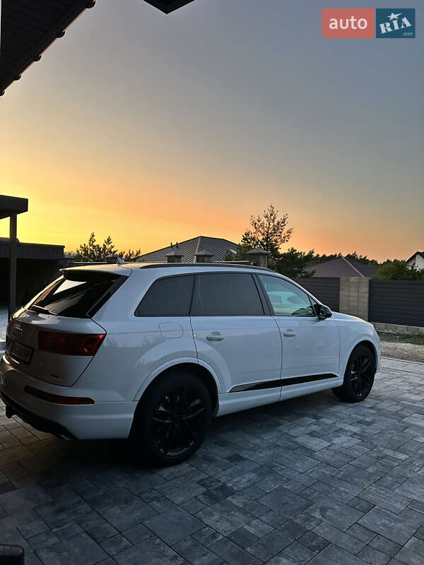 Внедорожник / Кроссовер Audi Q7 2017 в Луцке