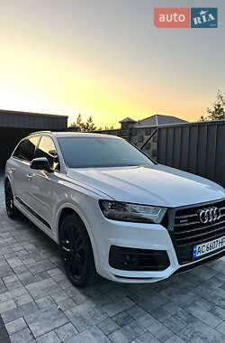 Внедорожник / Кроссовер Audi Q7 2017 в 