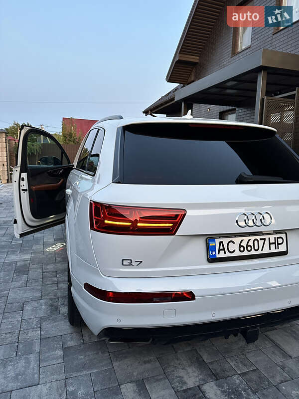 Внедорожник / Кроссовер Audi Q7 2017 в Луцке