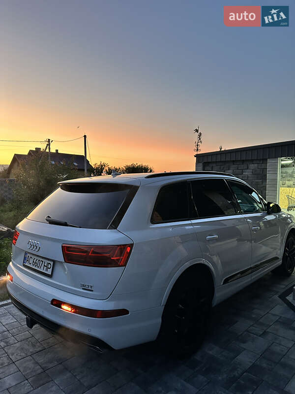 Внедорожник / Кроссовер Audi Q7 2017 в Луцке