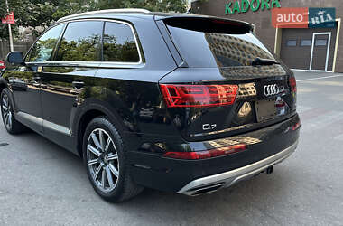 Позашляховик / Кросовер Audi Q7 2017 в 