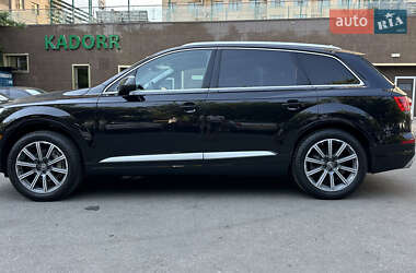 Позашляховик / Кросовер Audi Q7 2017 в 
