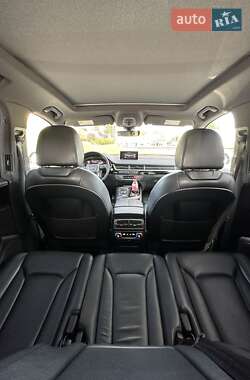 Внедорожник / Кроссовер Audi Q7 2016 в 