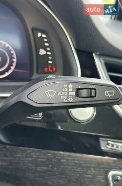 Внедорожник / Кроссовер Audi Q7 2016 в 