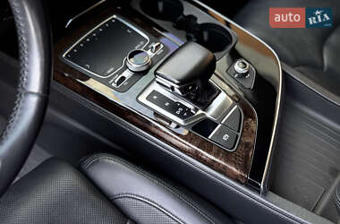 Внедорожник / Кроссовер Audi Q7 2018 в 