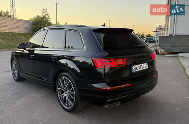 Внедорожник / Кроссовер Audi Q7 2016 в 
