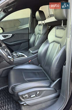 Внедорожник / Кроссовер Audi Q7 2016 в 