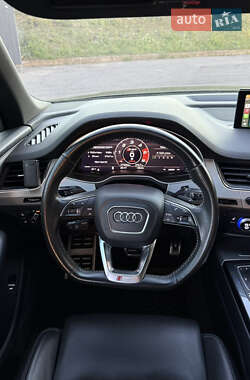 Внедорожник / Кроссовер Audi Q7 2016 в 