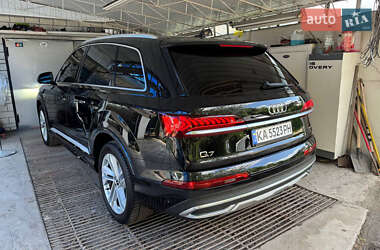 Внедорожник / Кроссовер Audi Q7 2021 в 