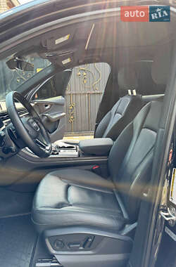Внедорожник / Кроссовер Audi Q7 2021 в 