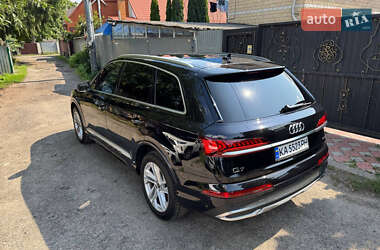 Внедорожник / Кроссовер Audi Q7 2021 в 